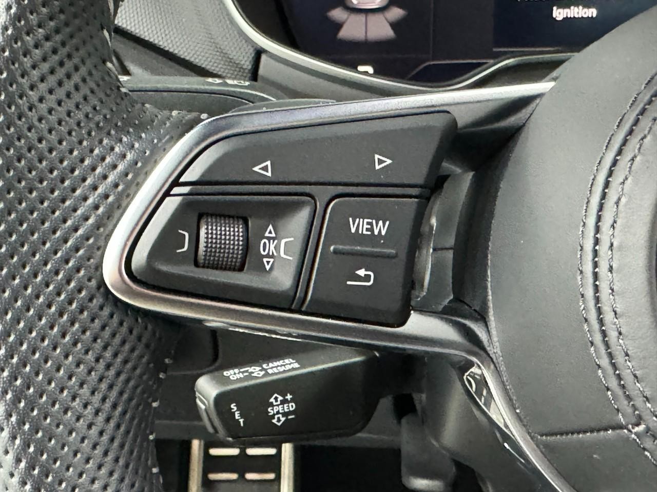 Audi TTS Coupe Vehicle Full-screen Gallery Image 30