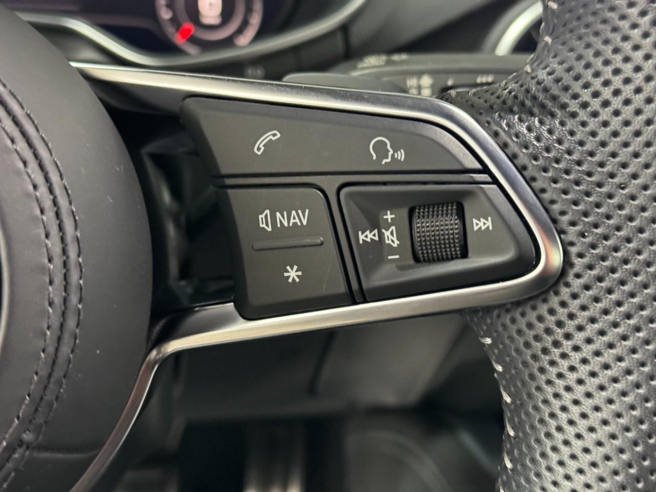 Audi TTS Coupe Vehicle Full-screen Gallery Image 31