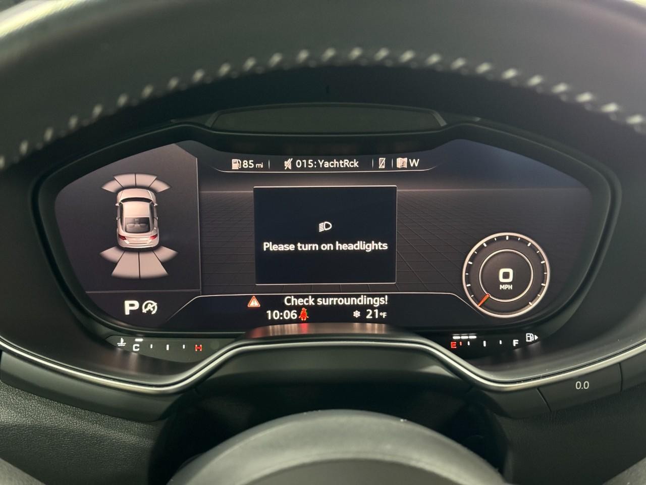 Audi TTS Coupe Vehicle Full-screen Gallery Image 32