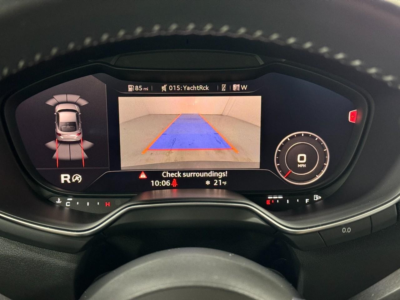 Audi TTS Coupe Vehicle Full-screen Gallery Image 33