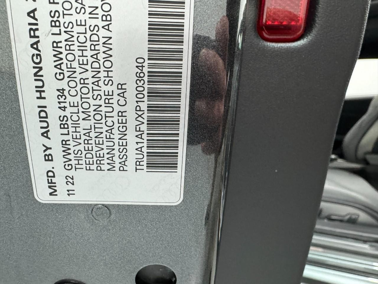 Audi TTS Coupe Vehicle Full-screen Gallery Image 34