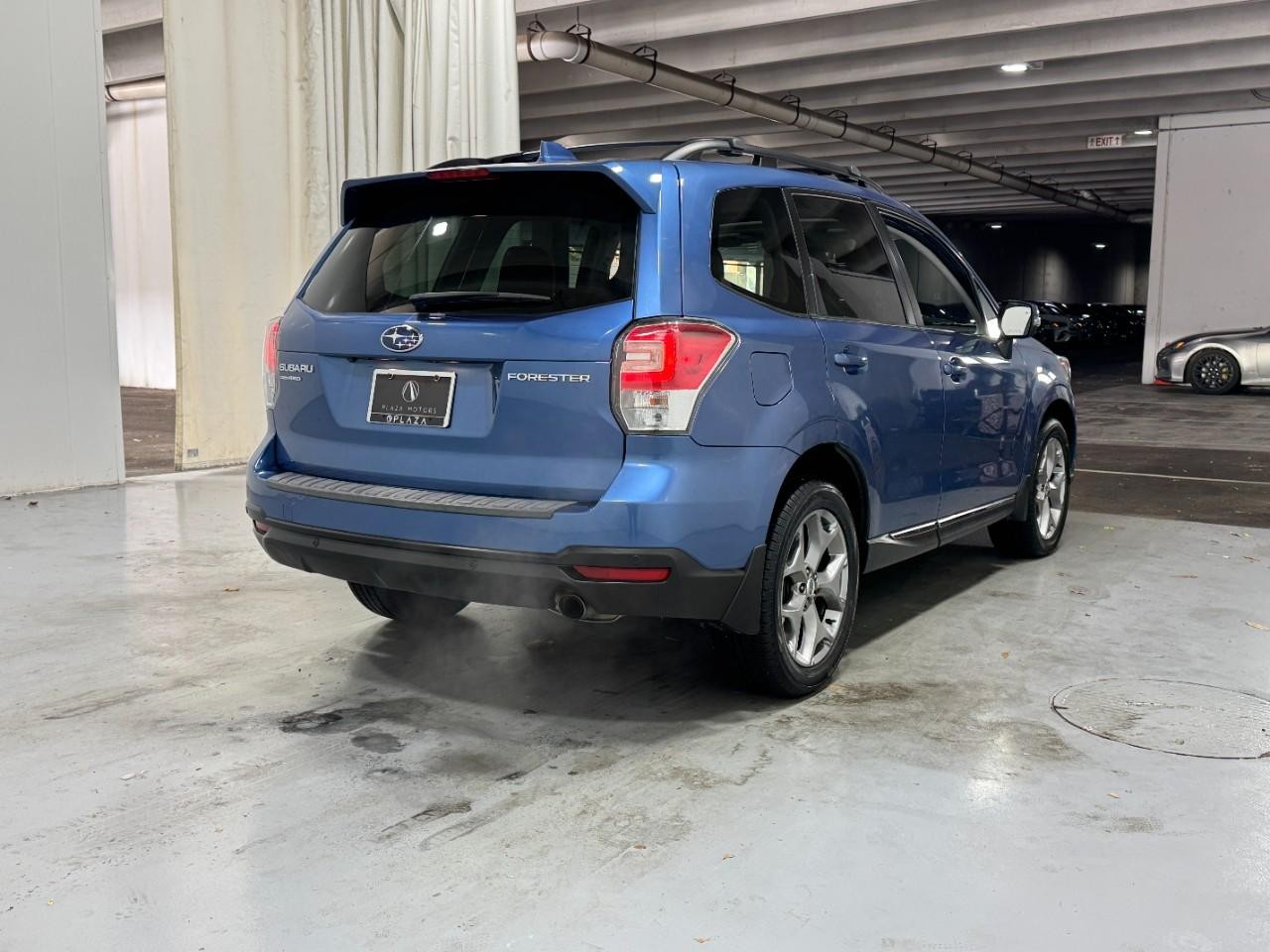 Subaru Forester Vehicle Full-screen Gallery Image 4