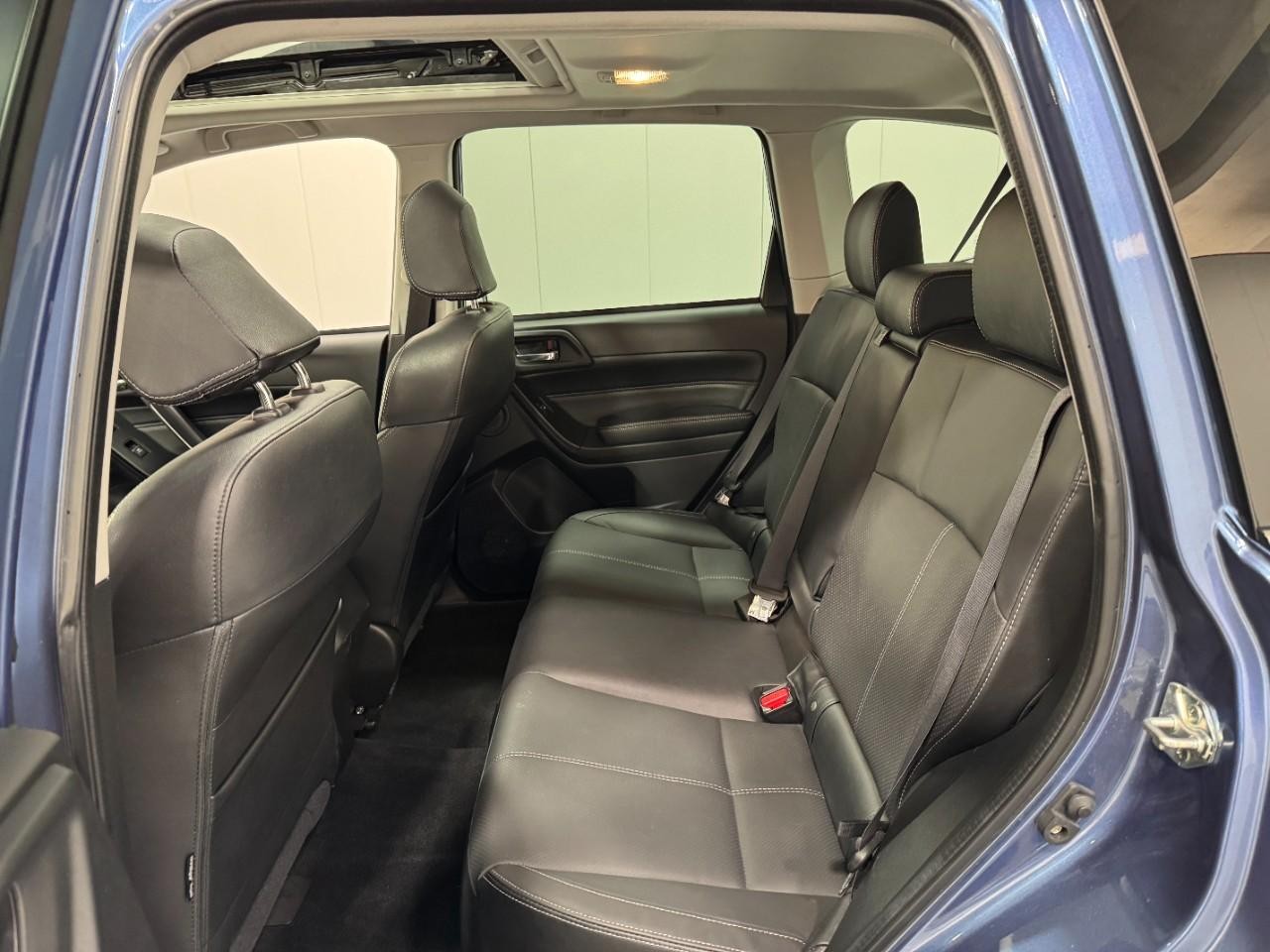 Subaru Forester Vehicle Full-screen Gallery Image 8