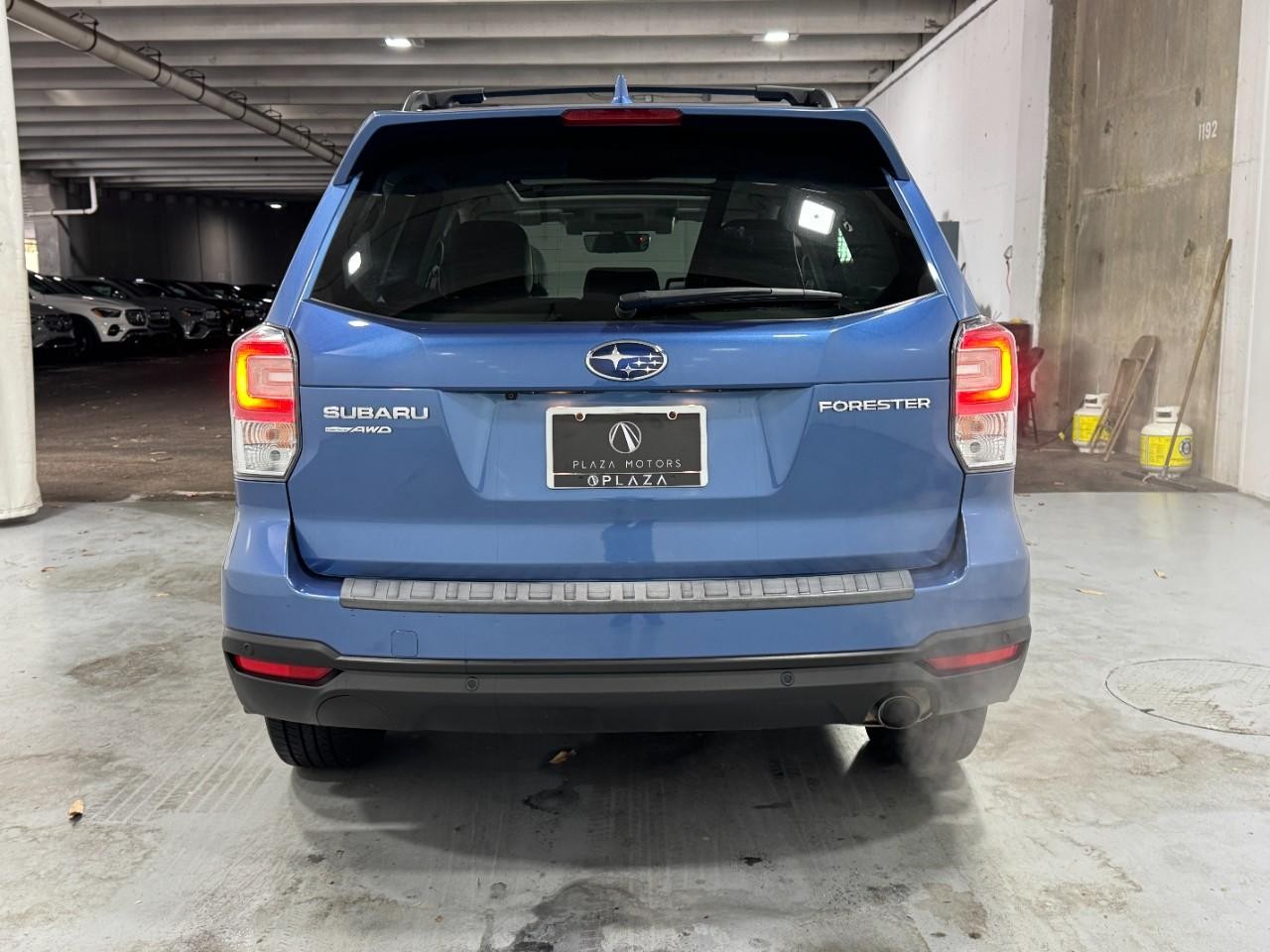 Subaru Forester Vehicle Full-screen Gallery Image 9