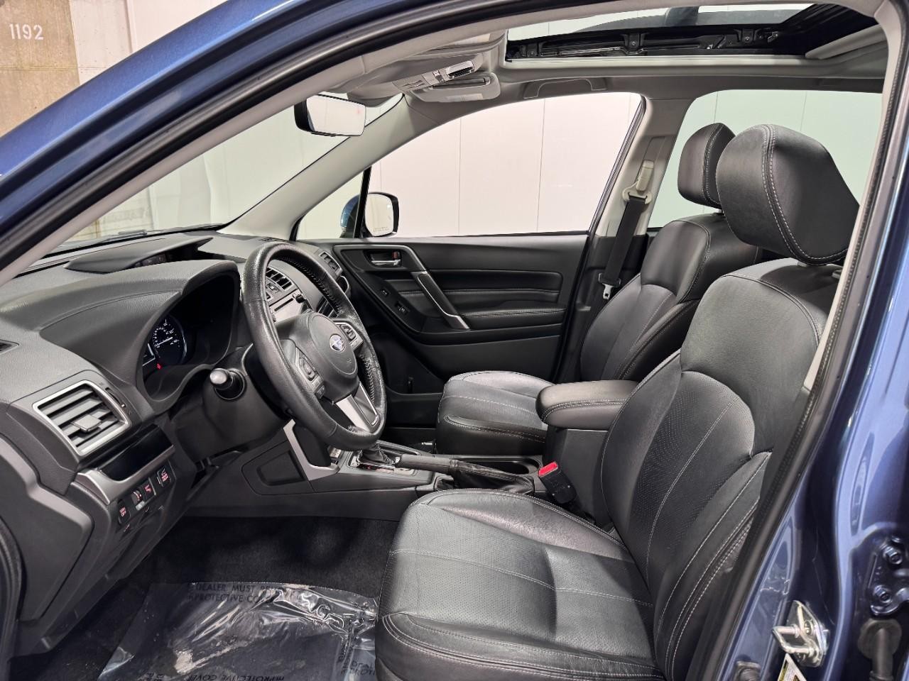 Subaru Forester Vehicle Full-screen Gallery Image 26