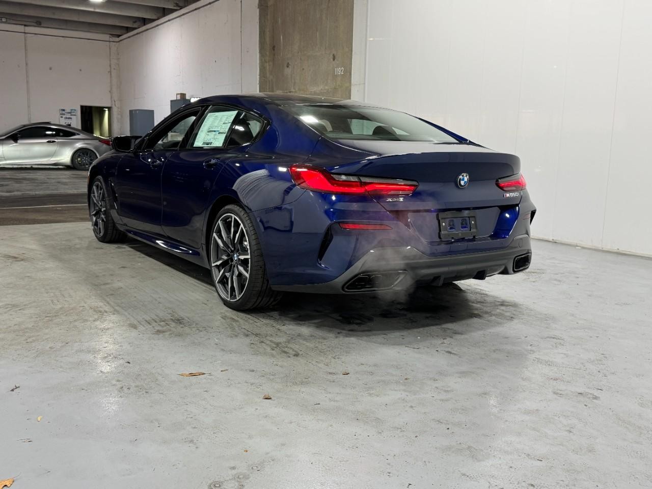 BMW 8 Series Vehicle Full-screen Gallery Image 3