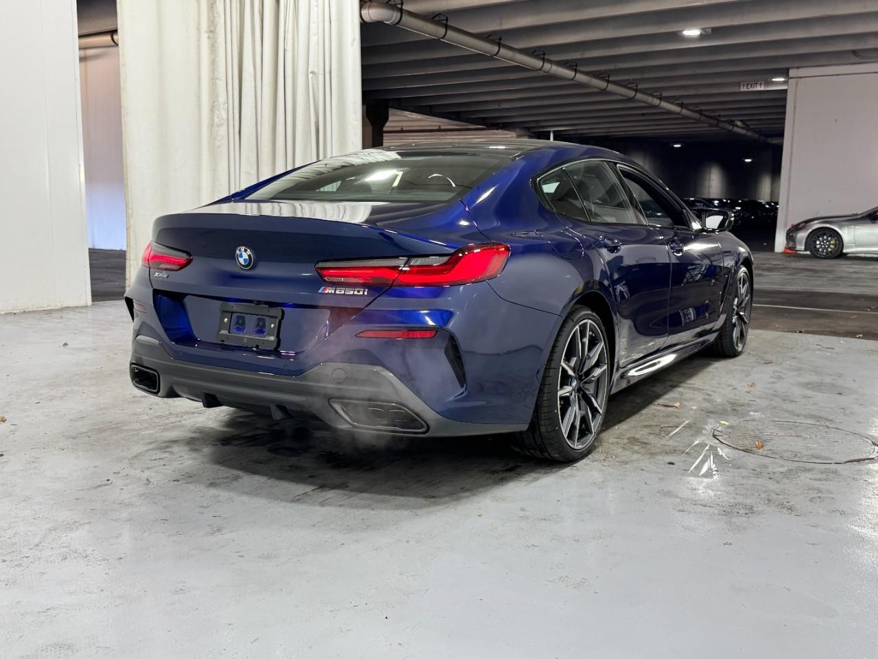 BMW 8 Series Vehicle Full-screen Gallery Image 4