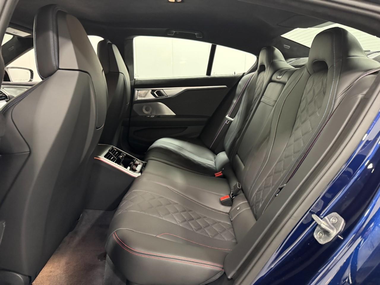 BMW 8 Series Vehicle Full-screen Gallery Image 8