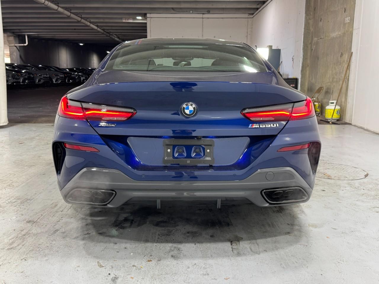 BMW 8 Series Vehicle Full-screen Gallery Image 9