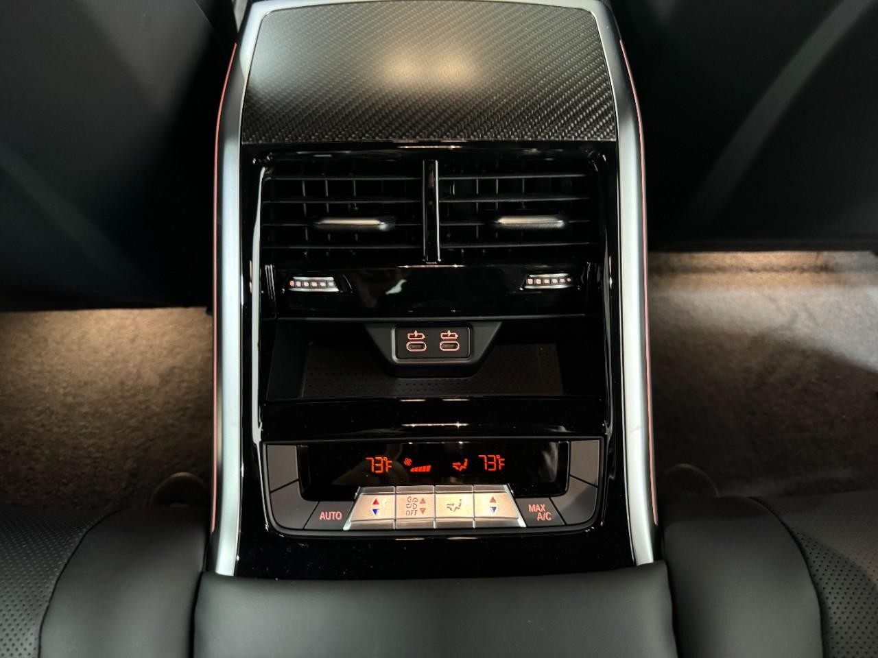 BMW 8 Series Vehicle Full-screen Gallery Image 11