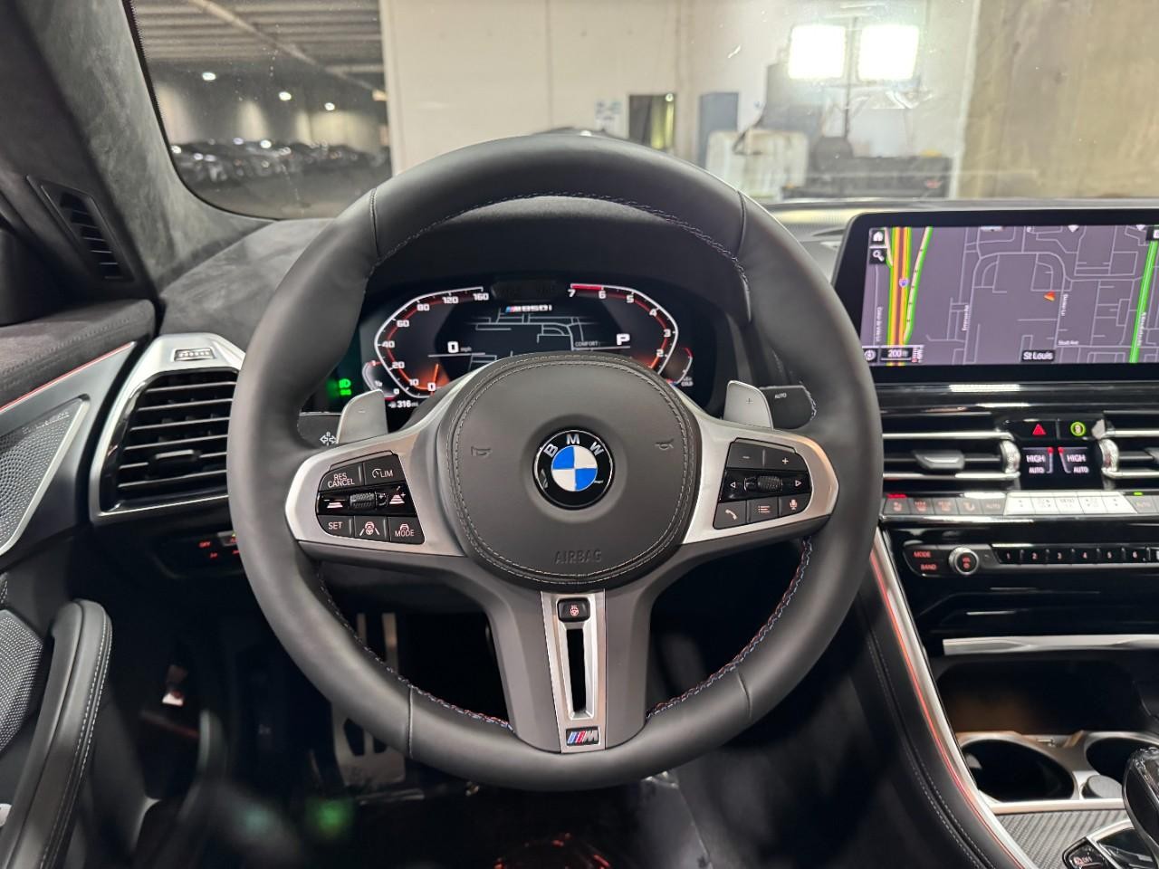 BMW 8 Series Vehicle Full-screen Gallery Image 13