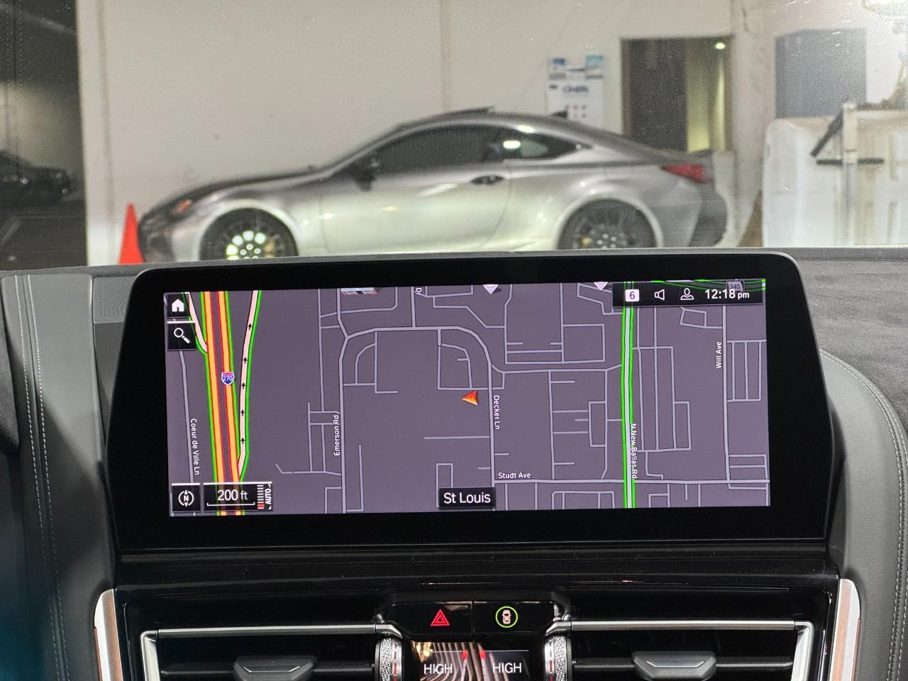 BMW 8 Series Vehicle Full-screen Gallery Image 14