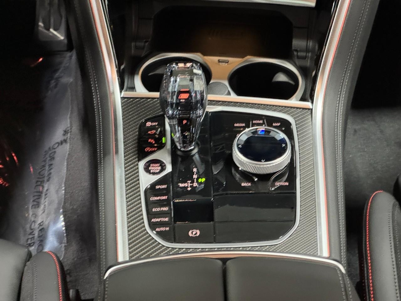 BMW 8 Series Vehicle Full-screen Gallery Image 16