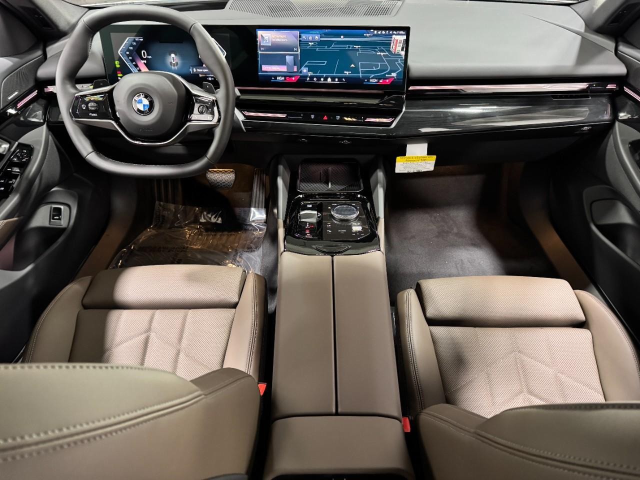 BMW 5 Series Vehicle Full-screen Gallery Image 13