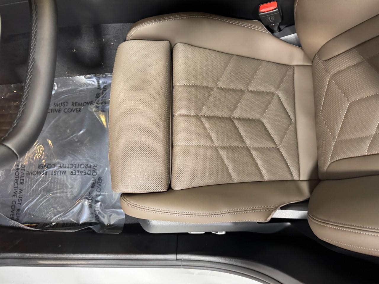 BMW 5 Series Vehicle Full-screen Gallery Image 27