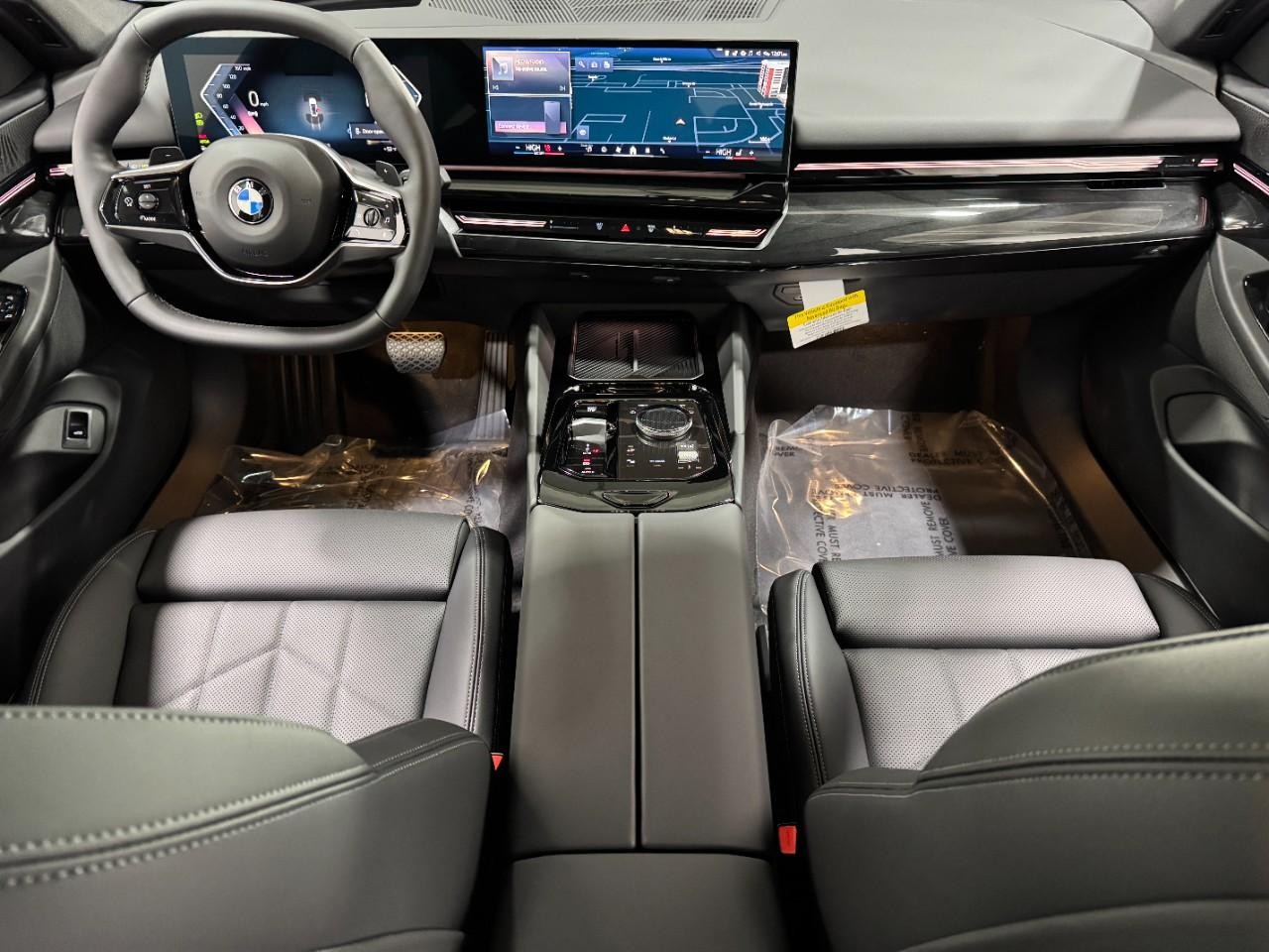 BMW 5 Series Vehicle Full-screen Gallery Image 12