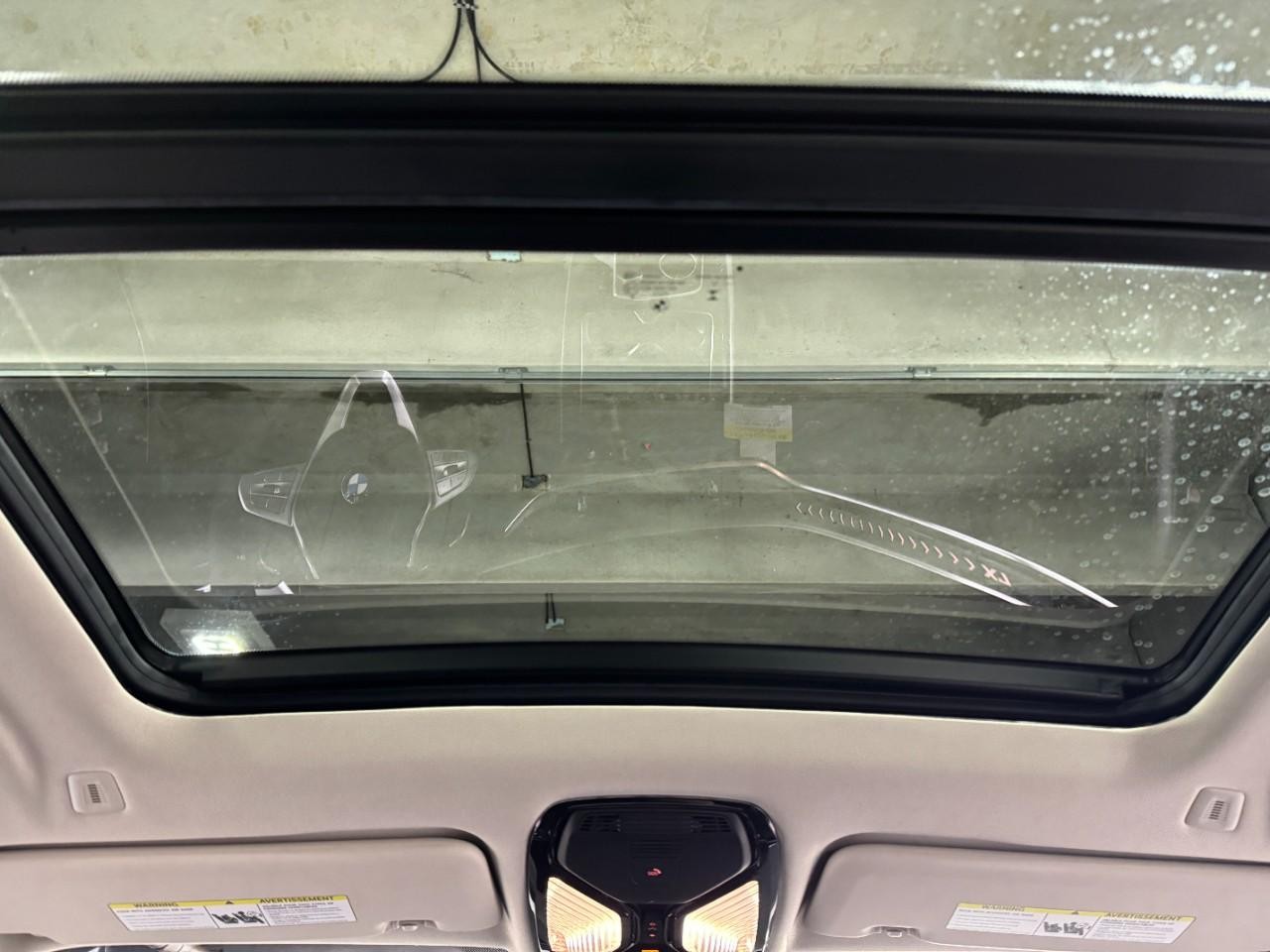 BMW X7 Vehicle Full-screen Gallery Image 14