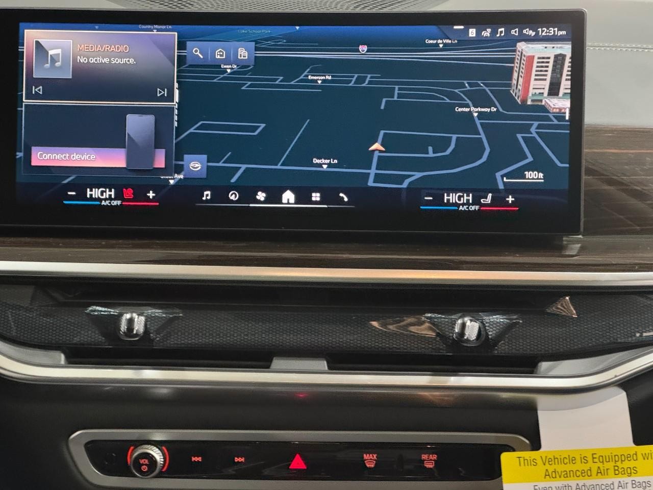 BMW X7 Vehicle Full-screen Gallery Image 17