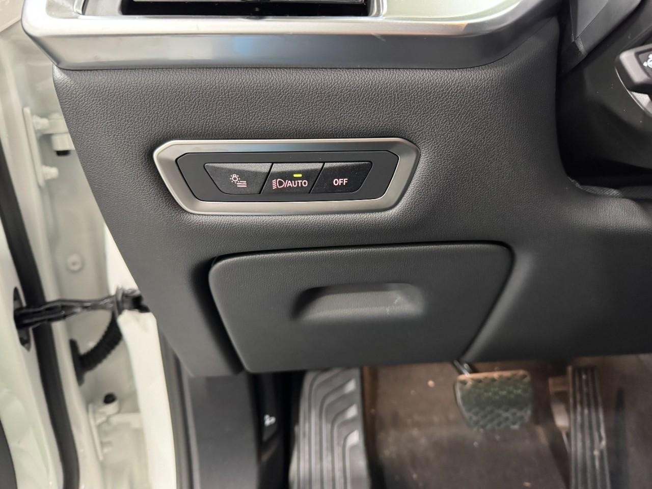 BMW X7 Vehicle Full-screen Gallery Image 33