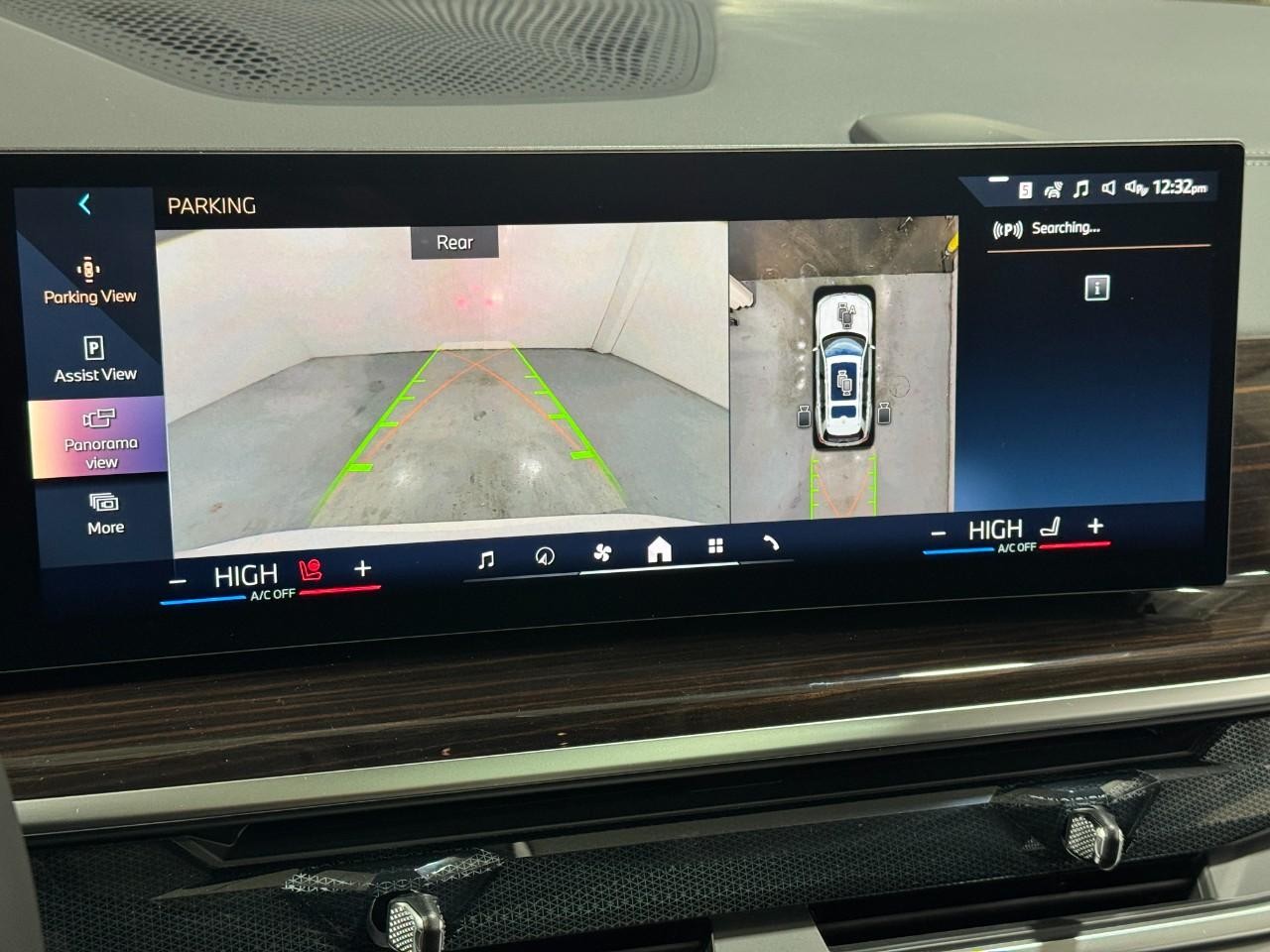 BMW X7 Vehicle Full-screen Gallery Image 37