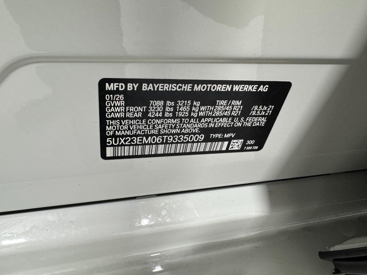 BMW X7 Vehicle Full-screen Gallery Image 38