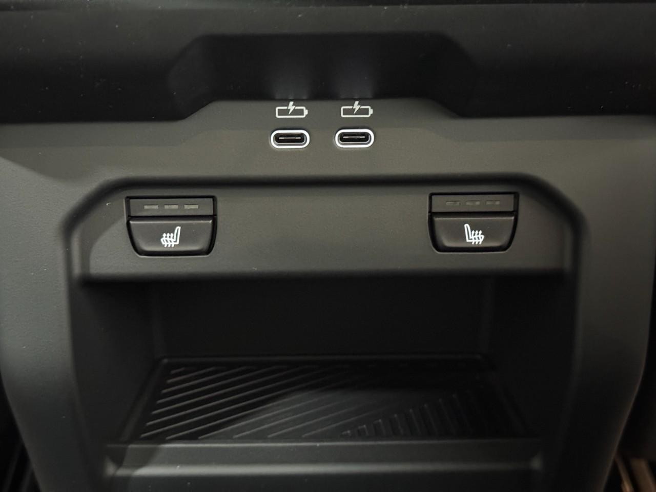 BMW 5 Series Vehicle Full-screen Gallery Image 11