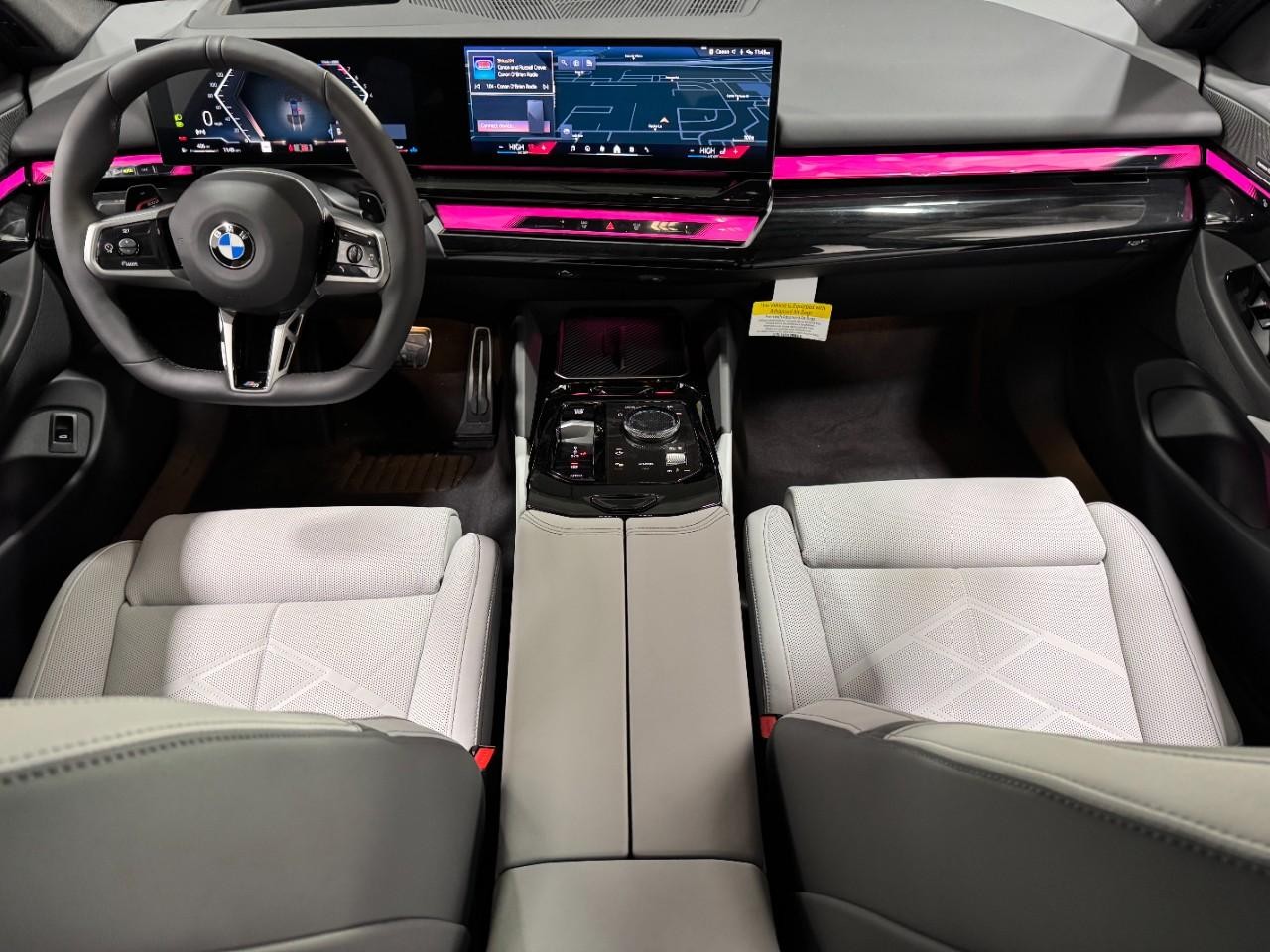BMW 5 Series Vehicle Full-screen Gallery Image 13