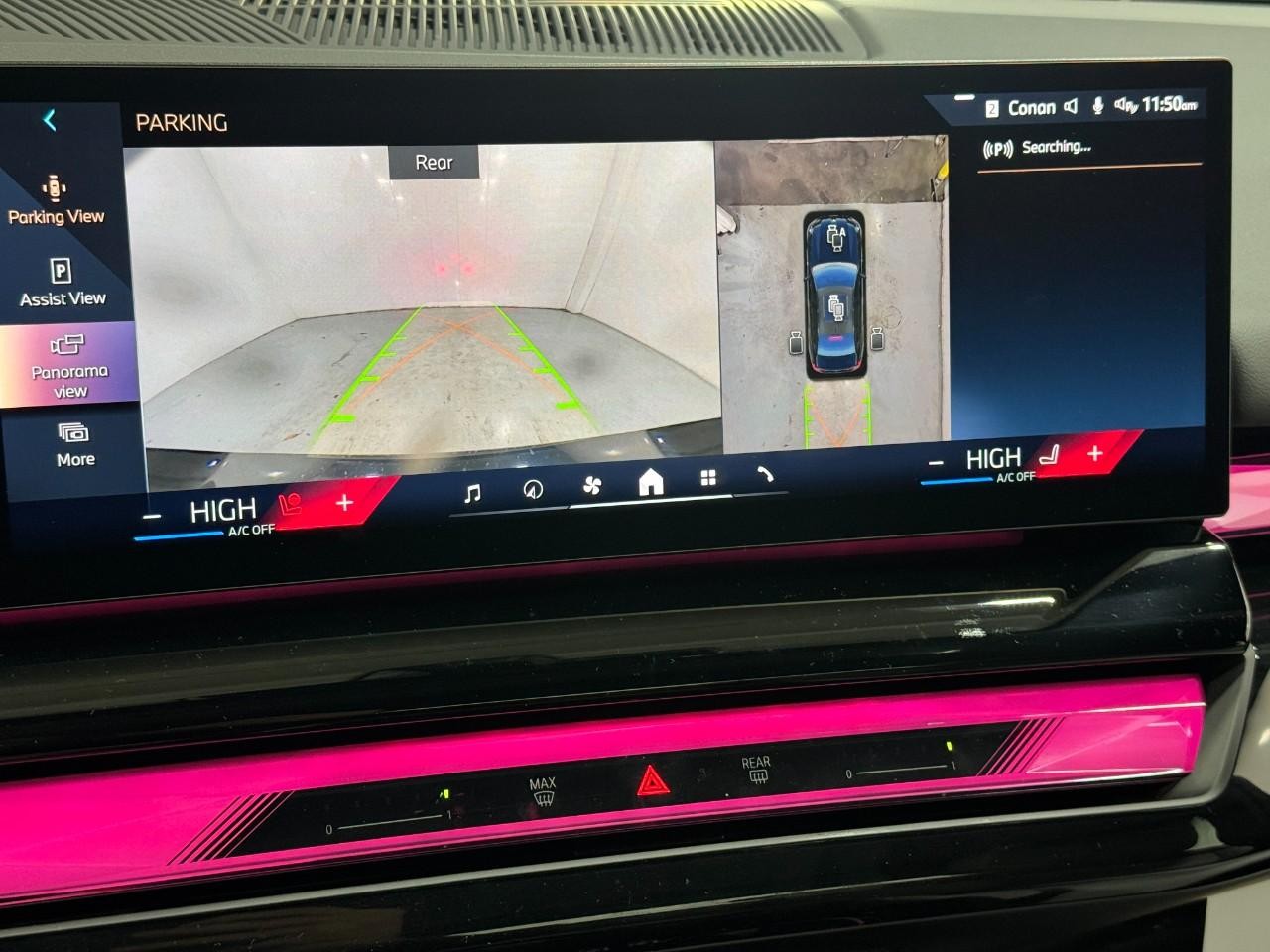 BMW 5 Series Vehicle Full-screen Gallery Image 33