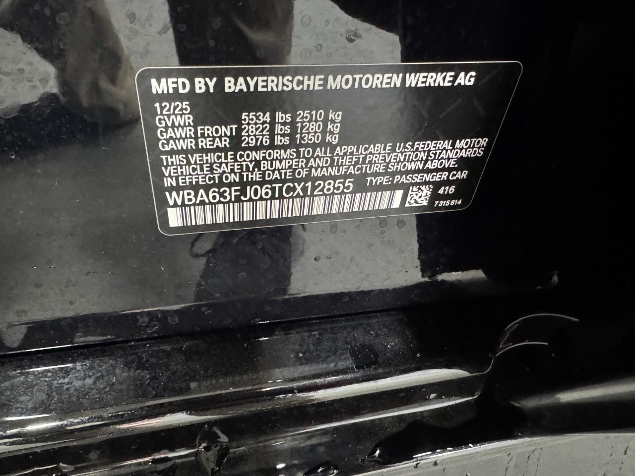 BMW 5 Series Vehicle Full-screen Gallery Image 34