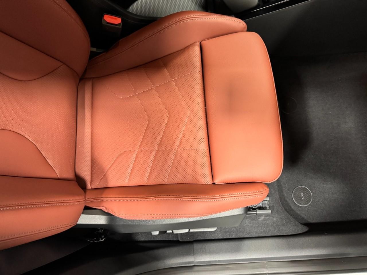 BMW X2 Vehicle Full-screen Gallery Image 16