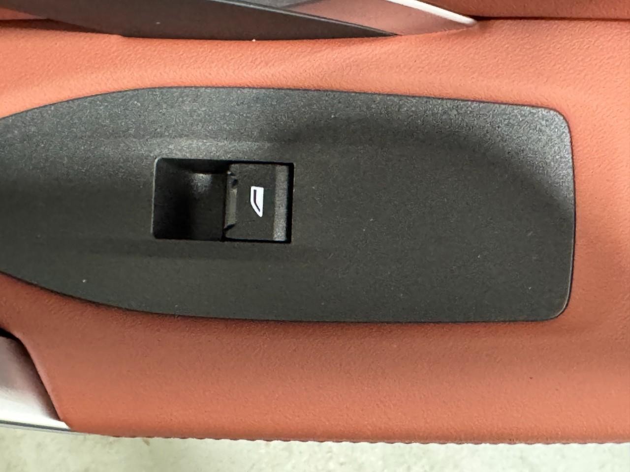 BMW X2 Vehicle Full-screen Gallery Image 19