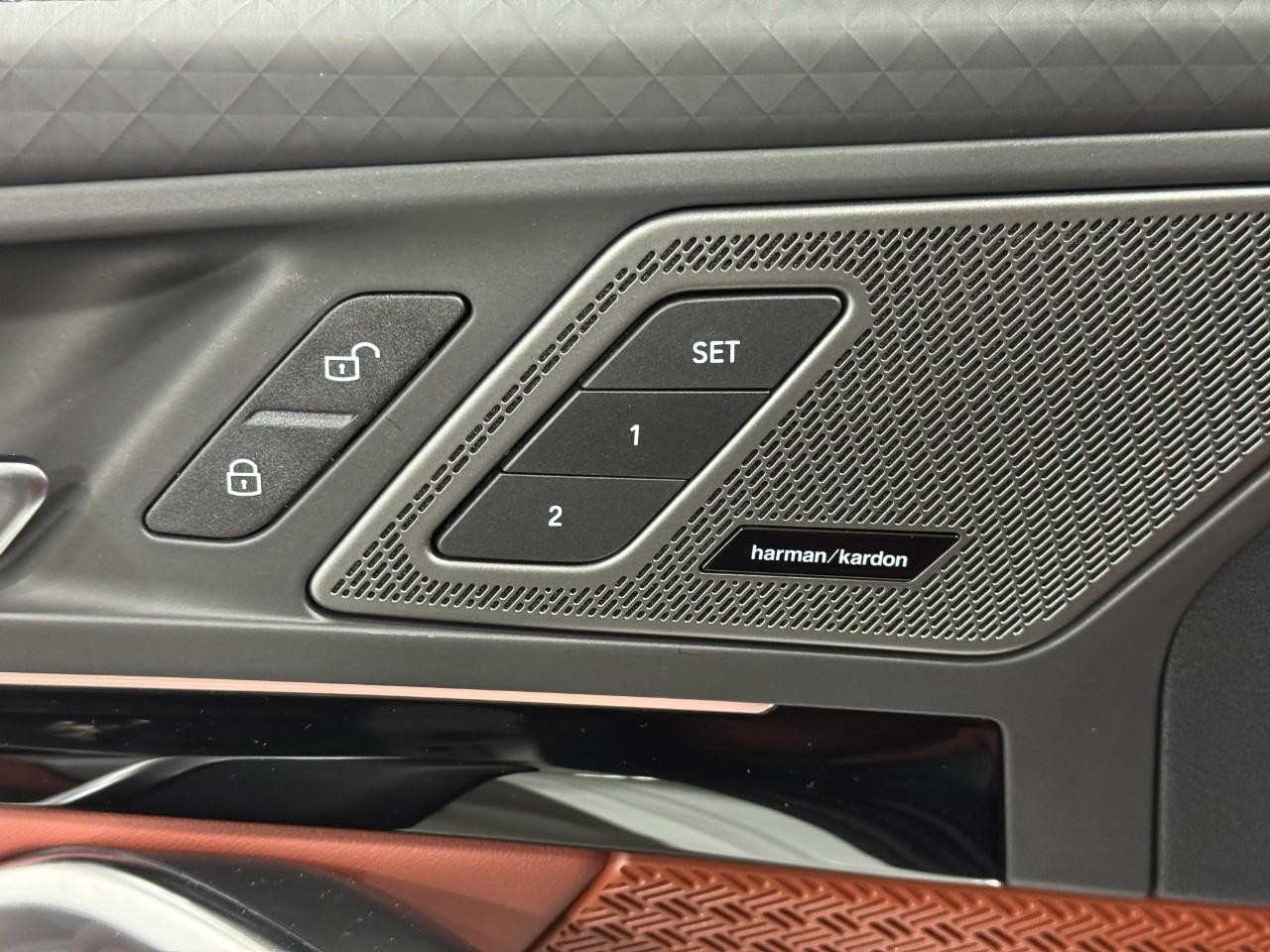 BMW X2 Vehicle Full-screen Gallery Image 20