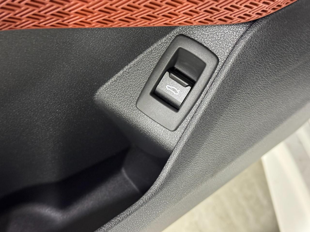 BMW X2 Vehicle Full-screen Gallery Image 22