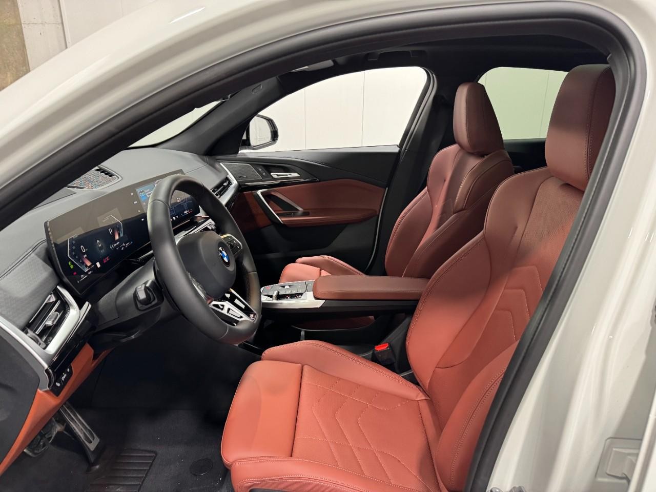 BMW X2 Vehicle Full-screen Gallery Image 23