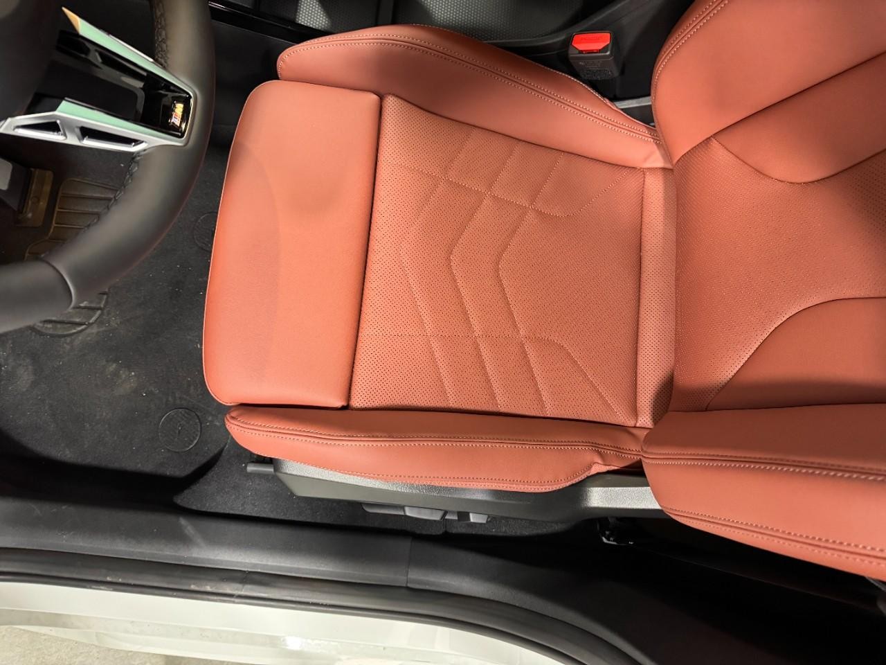 BMW X2 Vehicle Full-screen Gallery Image 24