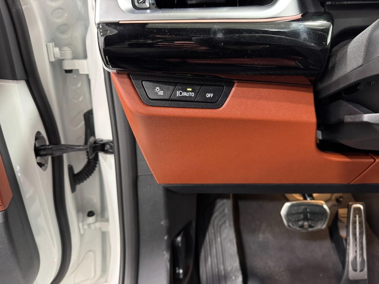 BMW X2 Vehicle Full-screen Gallery Image 26