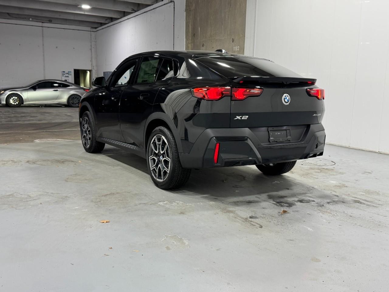 BMW X2 Vehicle Full-screen Gallery Image 3