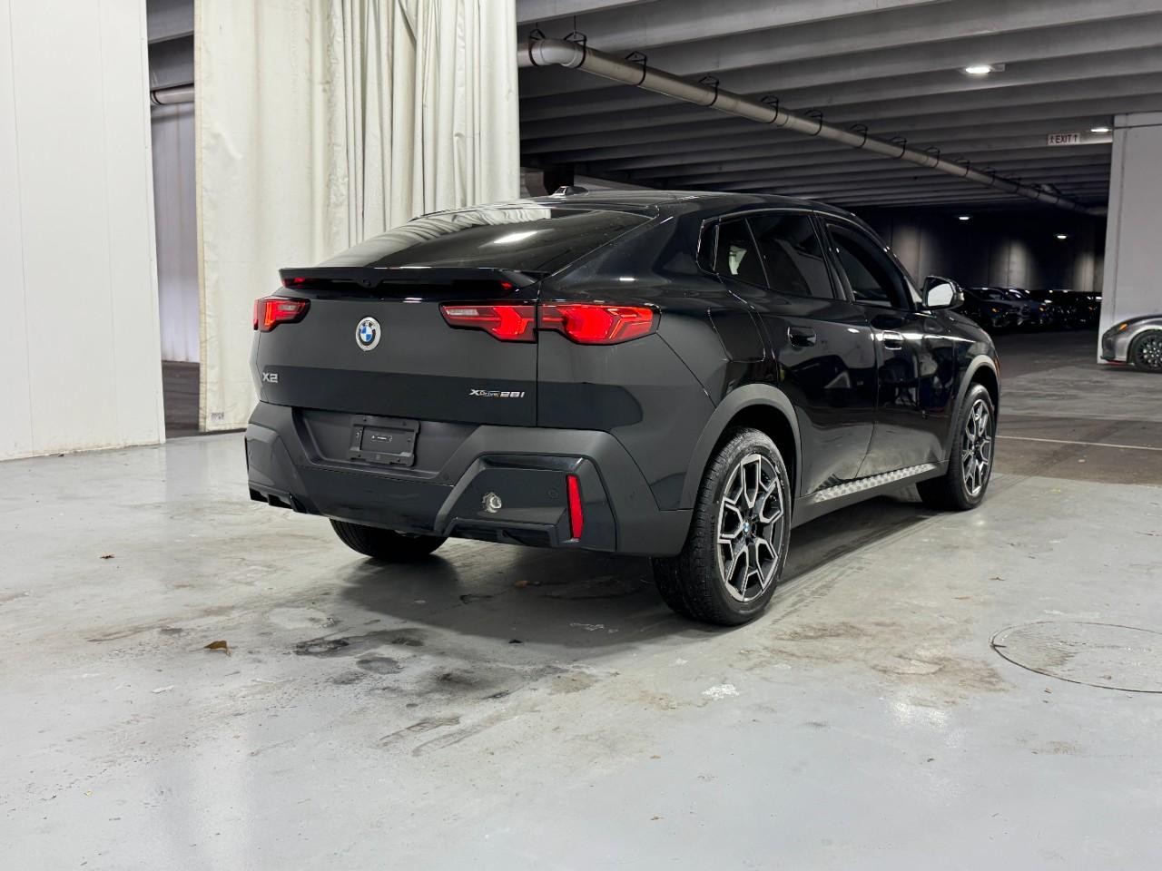 BMW X2 Vehicle Full-screen Gallery Image 4