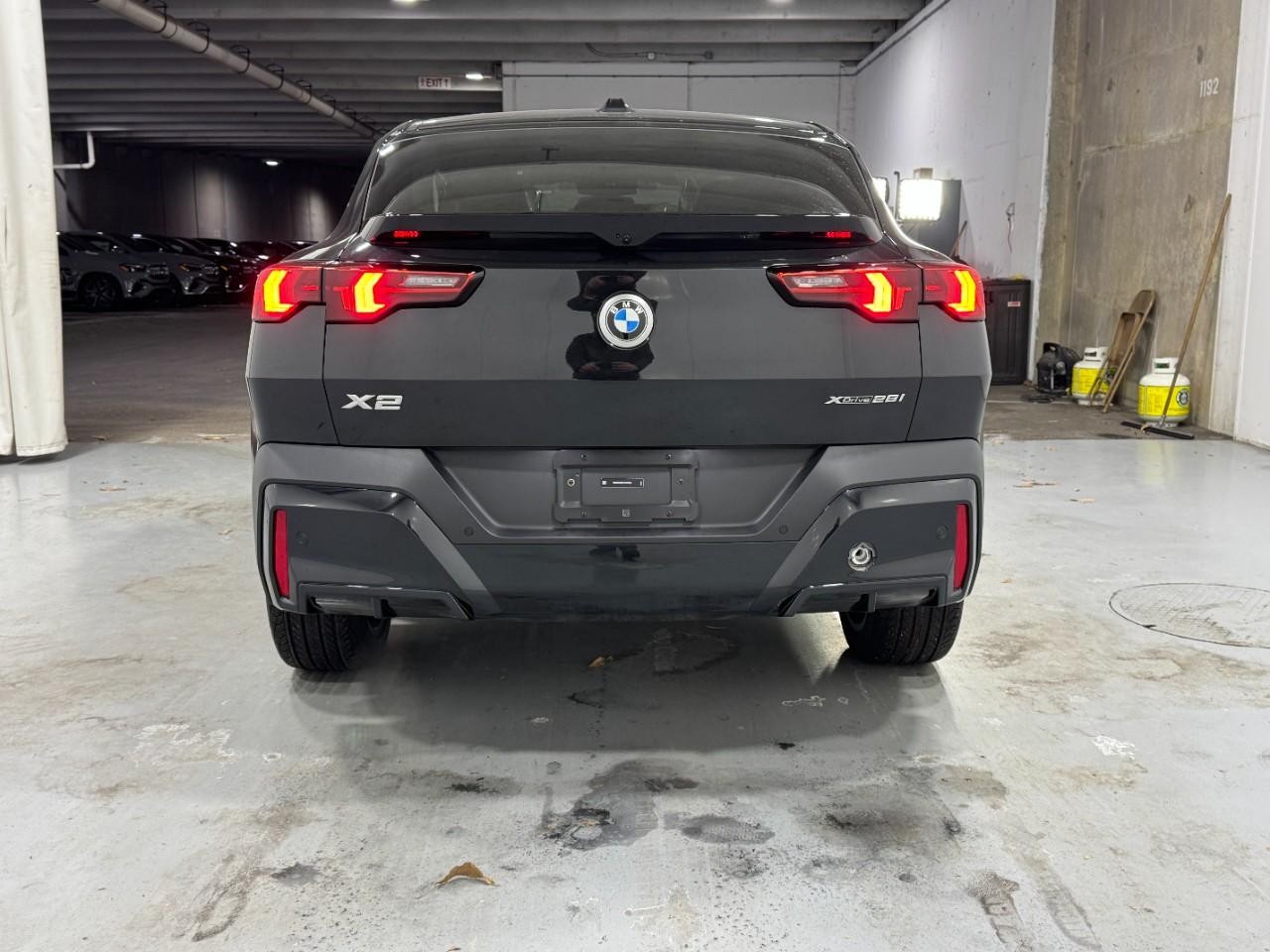 BMW X2 Vehicle Full-screen Gallery Image 8