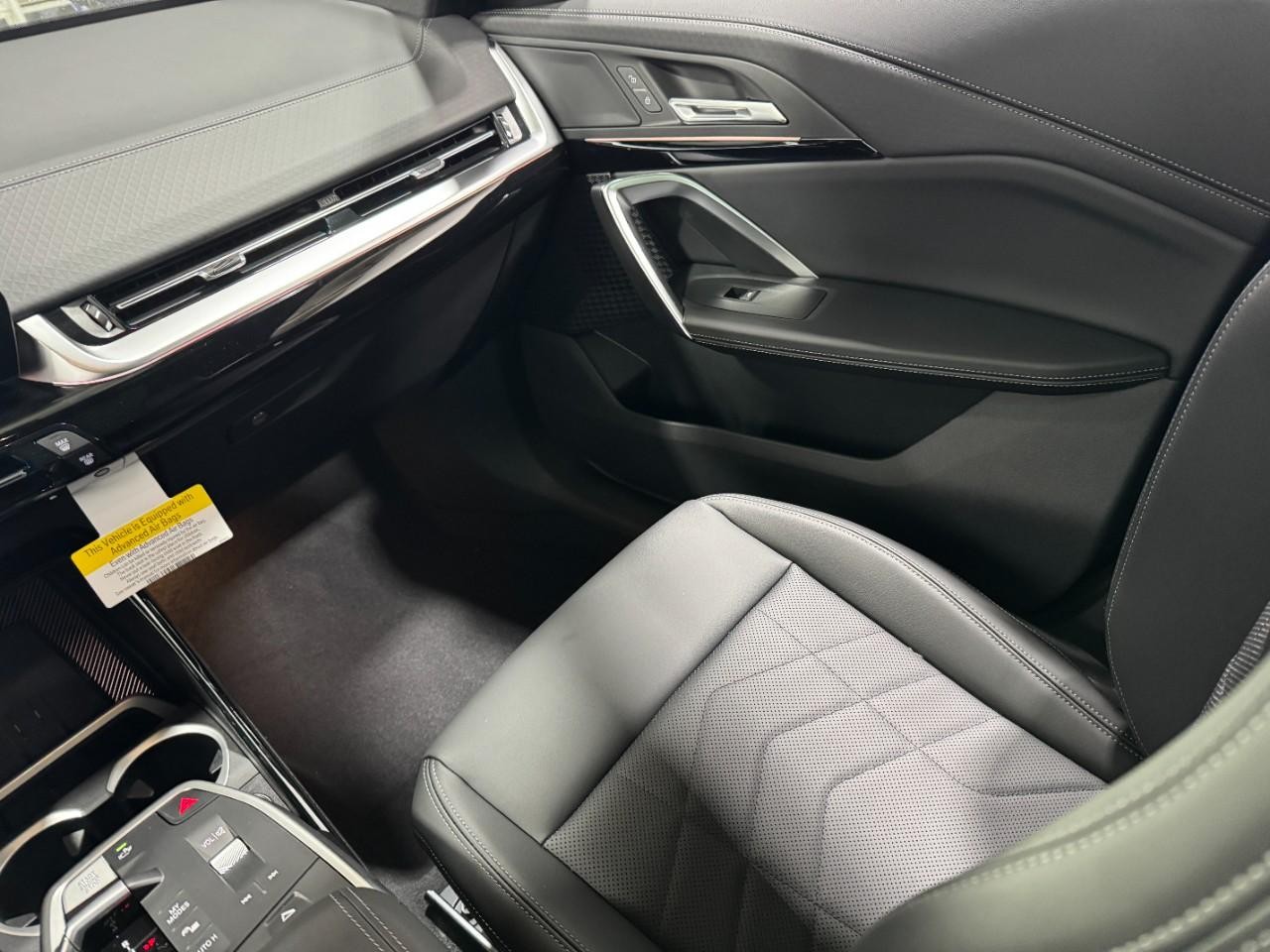 BMW X2 Vehicle Full-screen Gallery Image 14