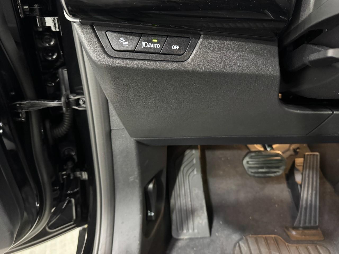 BMW X2 Vehicle Full-screen Gallery Image 26