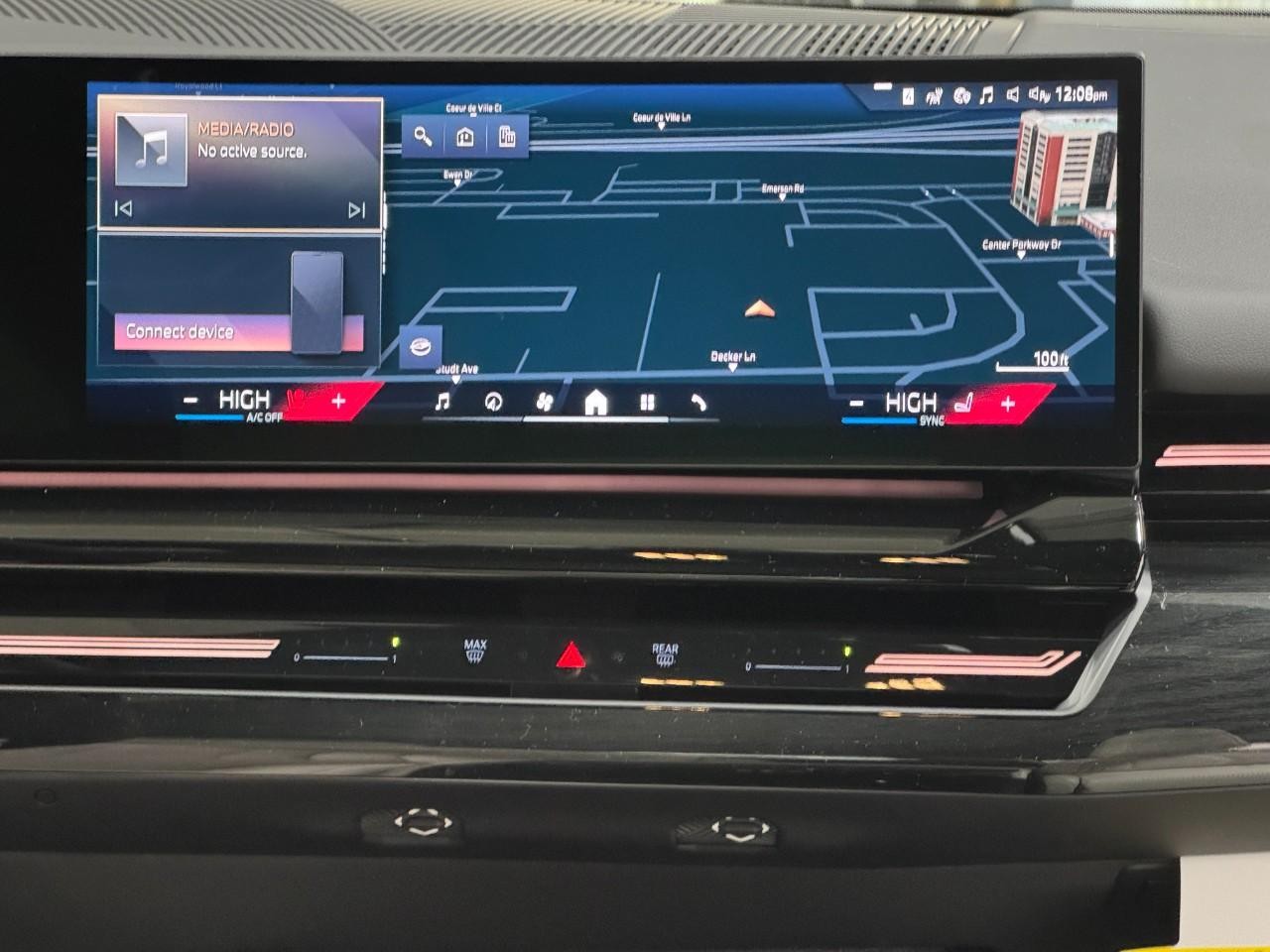 BMW 5 Series Vehicle Full-screen Gallery Image 14