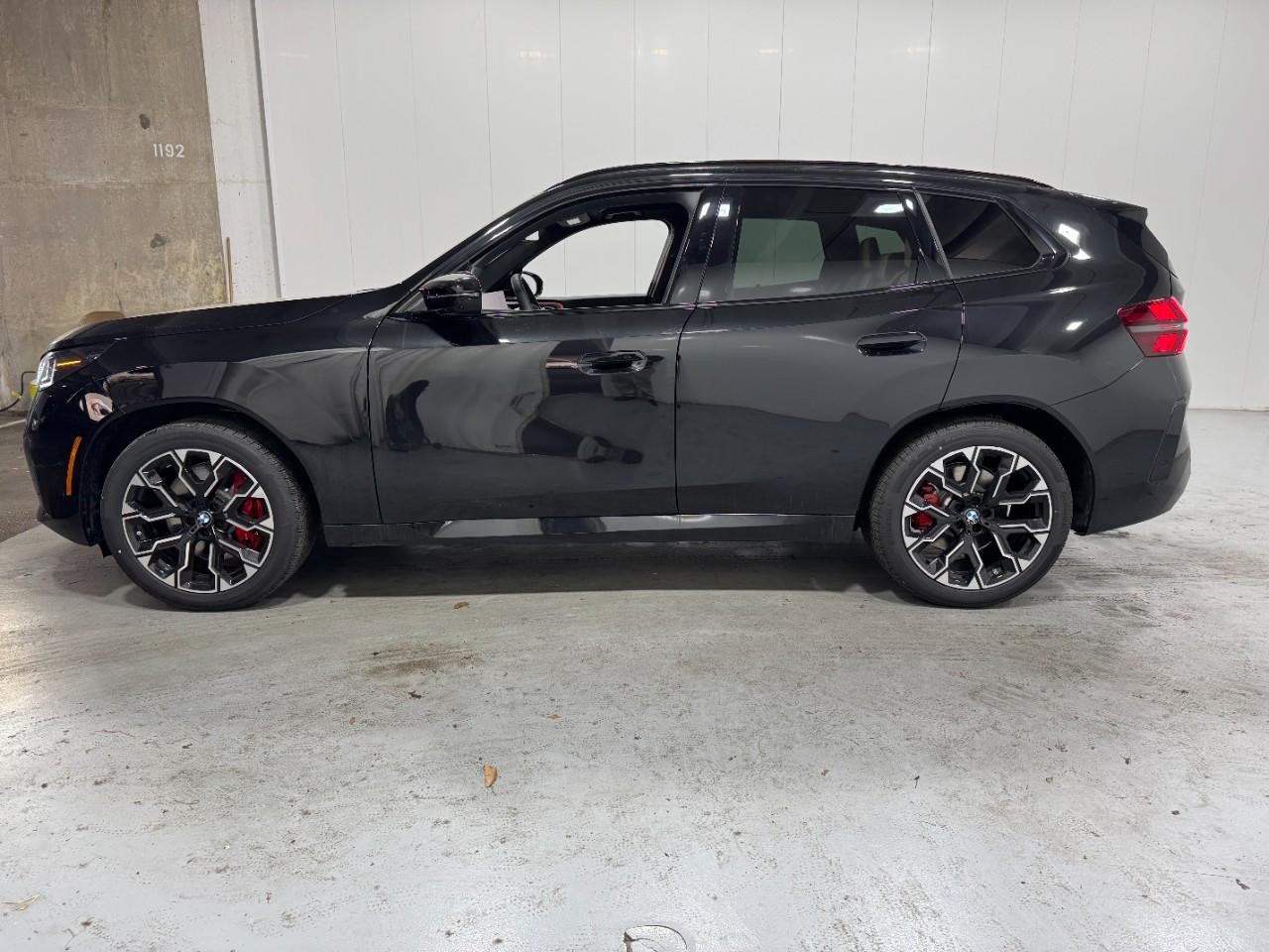 BMW X3 Vehicle Full-screen Gallery Image 2