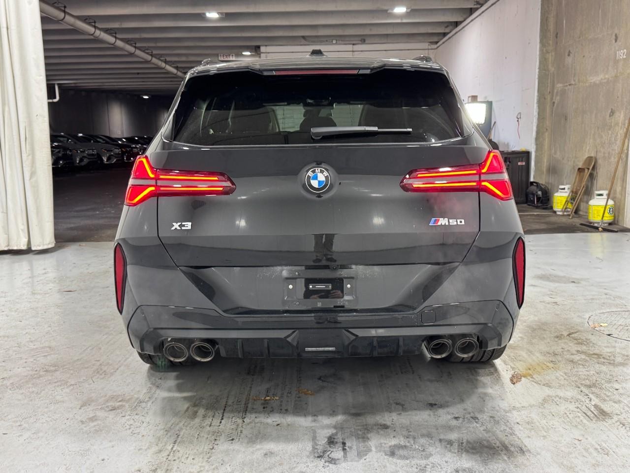 BMW X3 Vehicle Full-screen Gallery Image 9