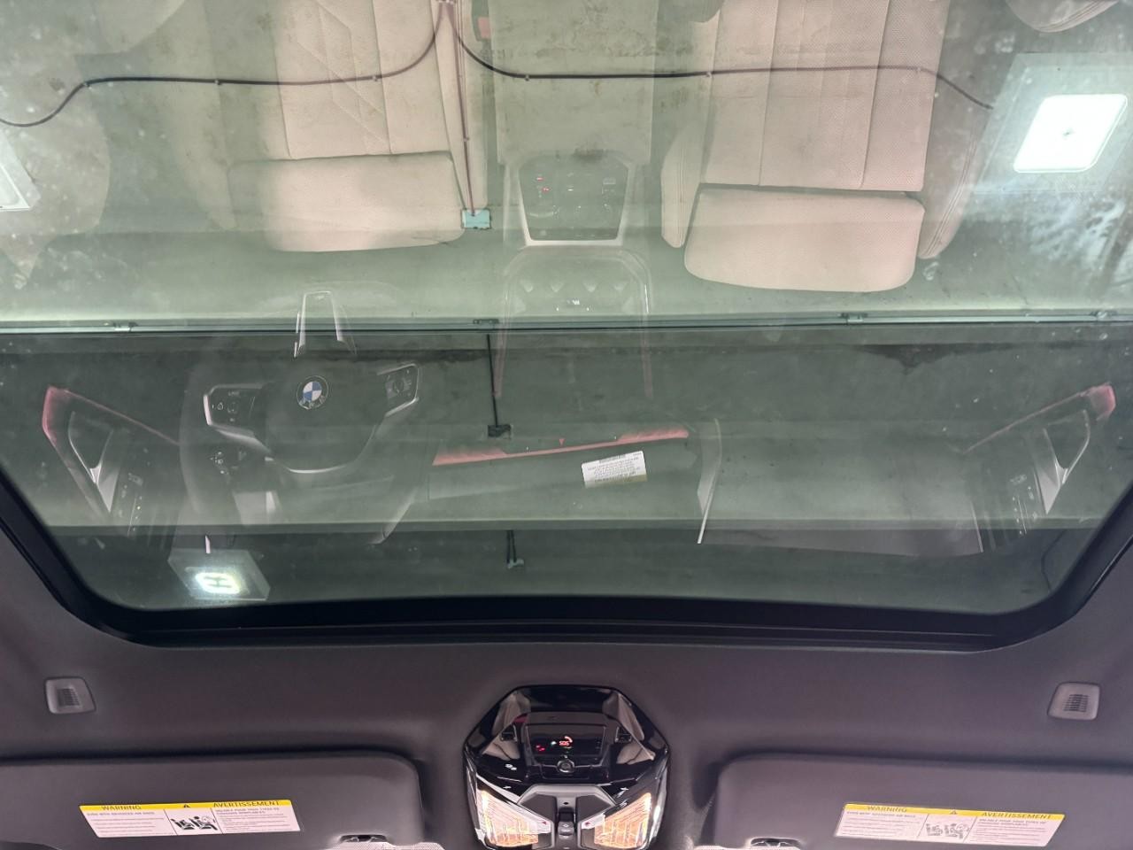 BMW X3 Vehicle Full-screen Gallery Image 11