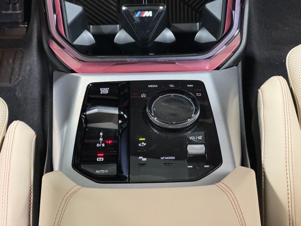 BMW X3 Vehicle Full-screen Gallery Image 15