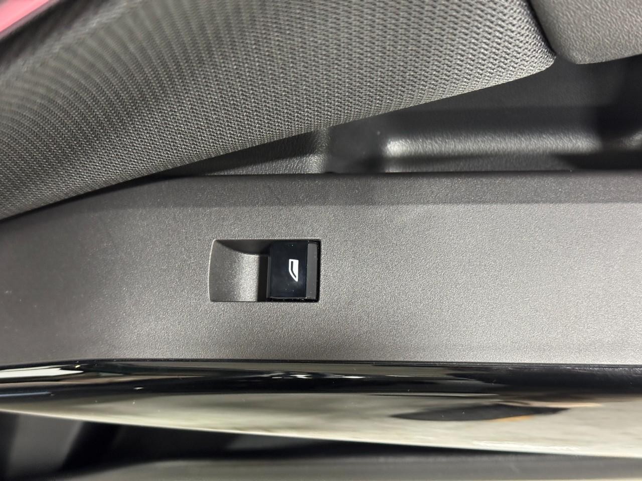 BMW X3 Vehicle Full-screen Gallery Image 21