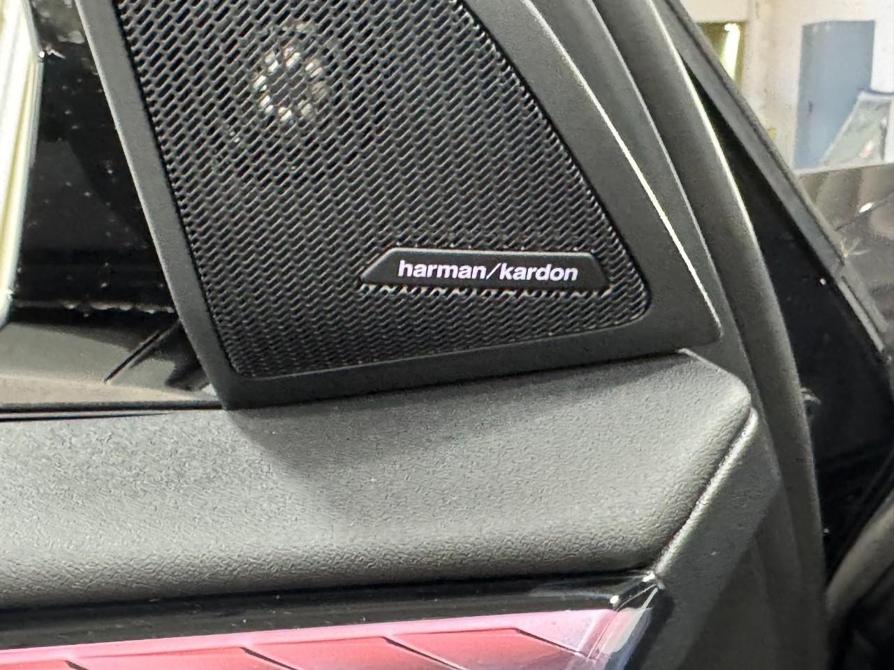 BMW X3 Vehicle Full-screen Gallery Image 22