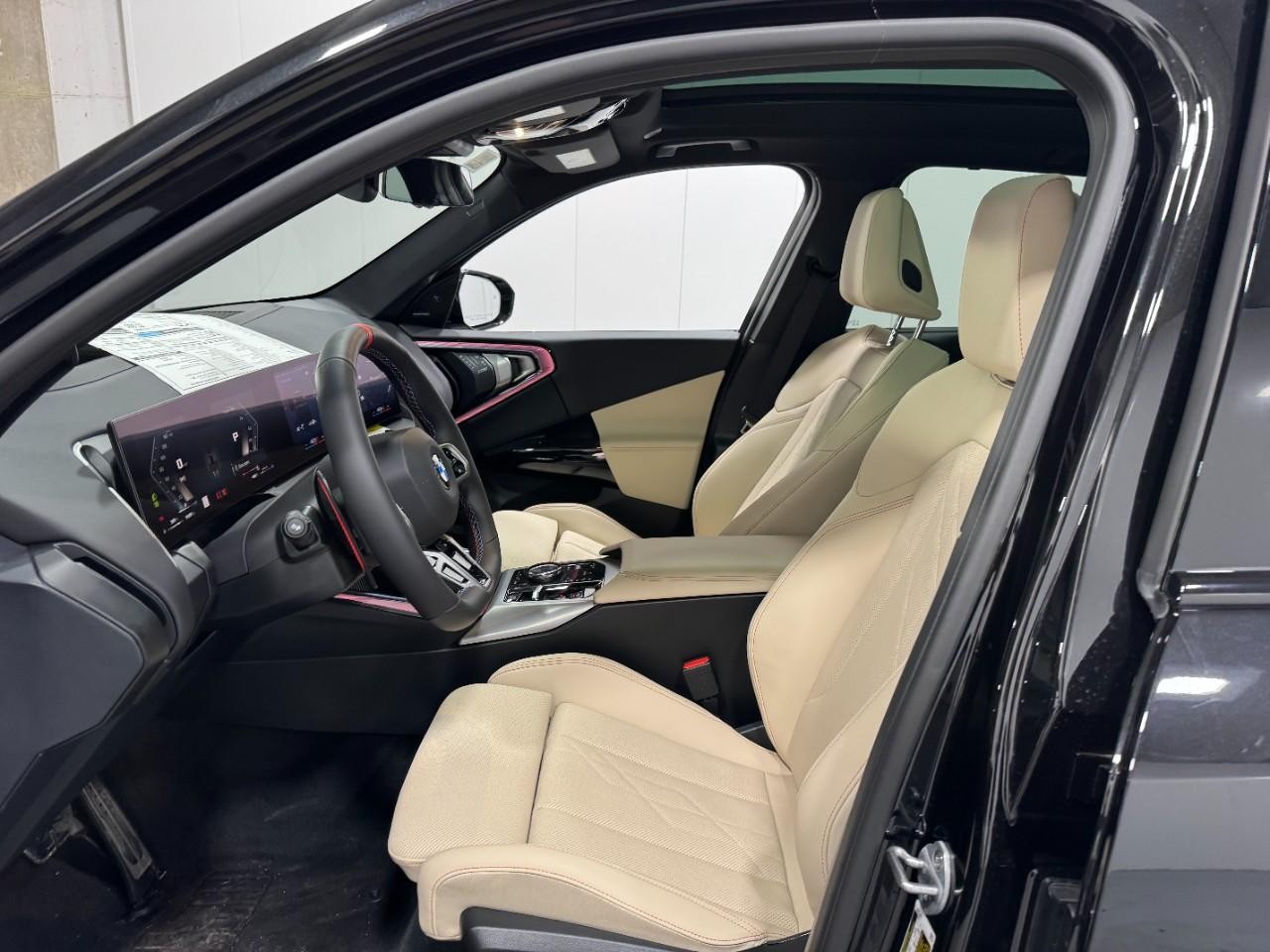 BMW X3 Vehicle Full-screen Gallery Image 25