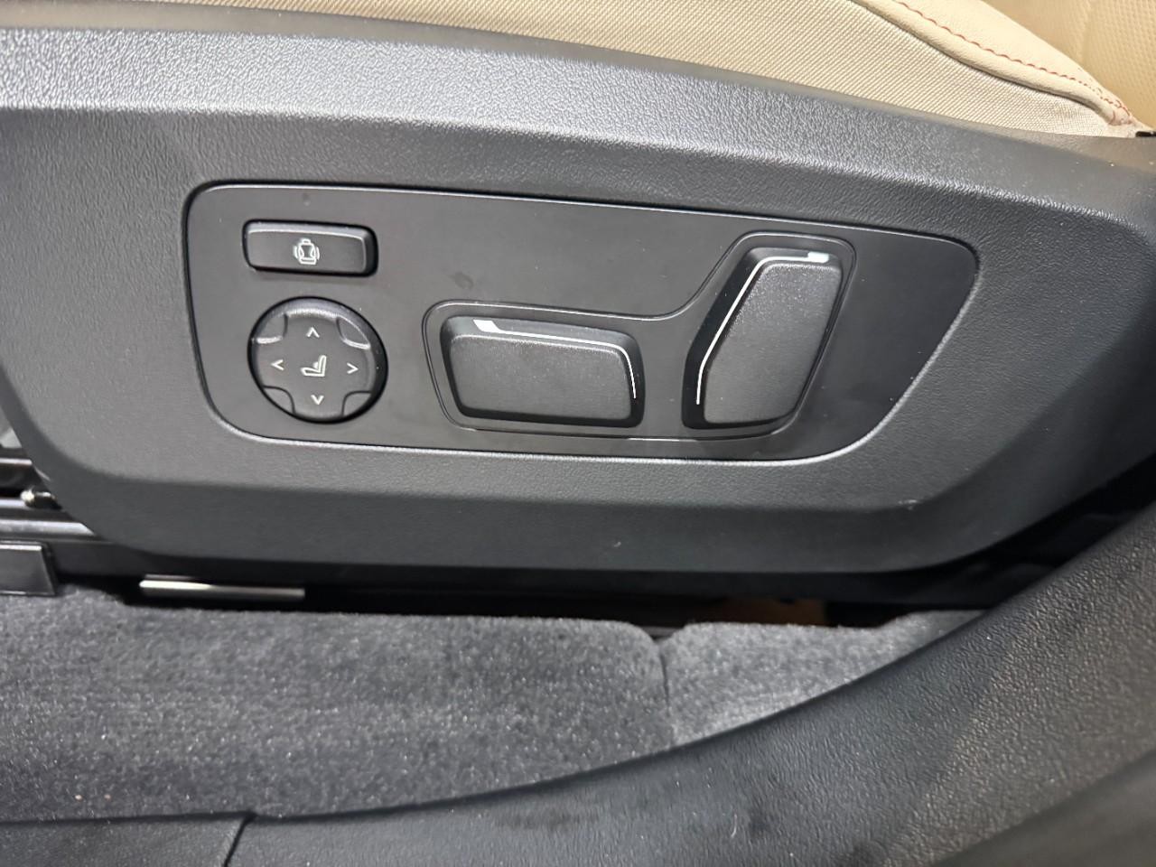 BMW X3 Vehicle Full-screen Gallery Image 27